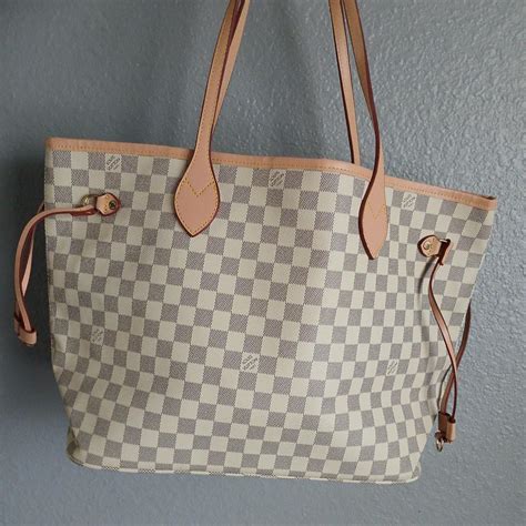 louis vuitton neverfull medium size.